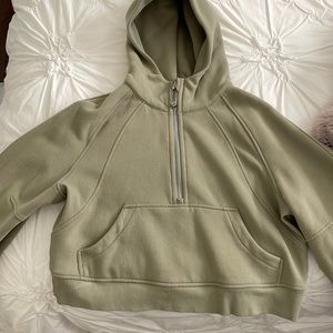 Lululemon olive green Scuba oversized half hoodie size XS/S. Worn once.